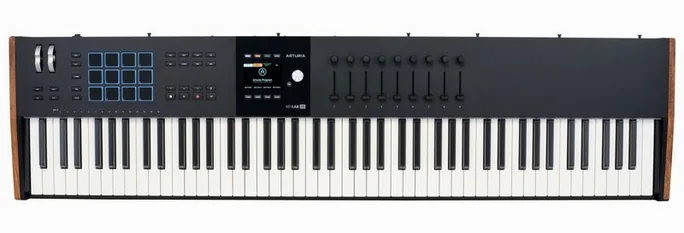 Arturia KeyLab 88 mk3 Black, pads et faders, photo 3