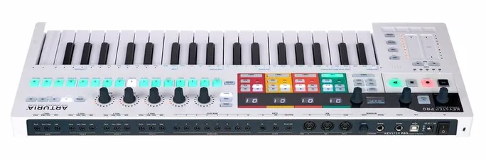 Arturia Keystep Pro, vue de trois quarts, photo 4