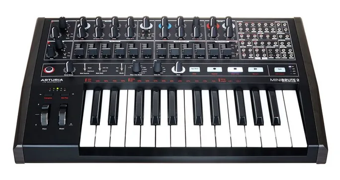 Arturia MiniBrute 2 Noir, vue de trois quarts, photo 2