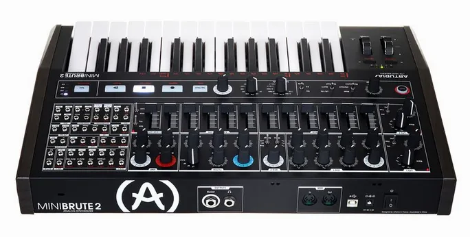 Arturia MiniBrute 2 Noir, face arrière, photo 4
