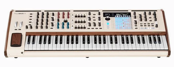 Arturia PolyBrute 12, vue de profil, photo 2