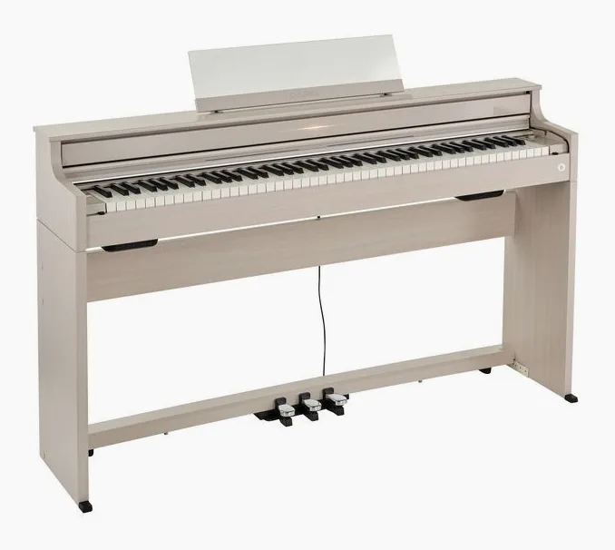 Casio AP-S450GB, vue de trois quarts, photo 3