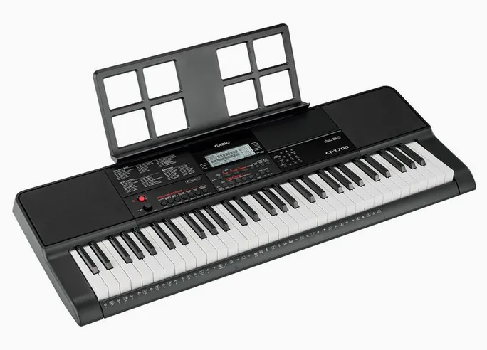 Casio CT-X700, vue de trois quarts, photo 3