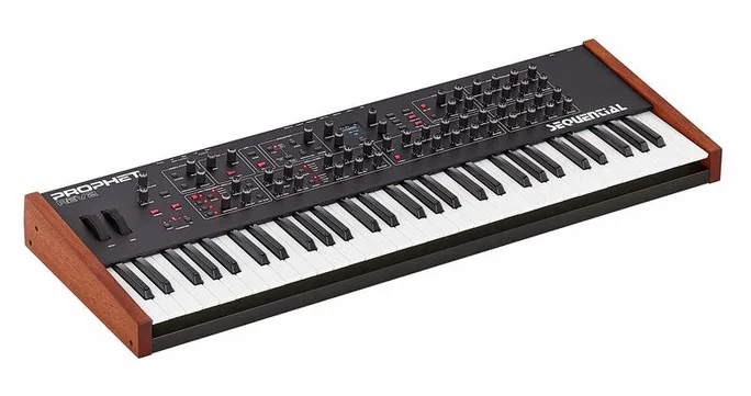 Sequential Prophet REV2-8, vue de profil, photo 3