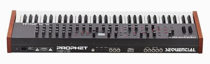 Sequential Prophet REV2-8, vue de trois quarts, photo 4