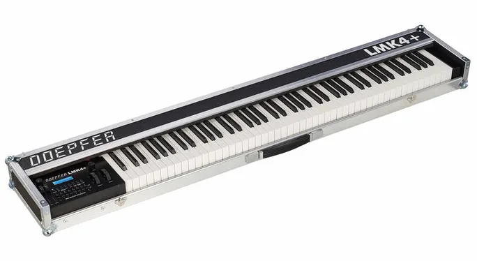 Doepfer LMK4+ 88 GH black, vue de trois quarts, photo 2