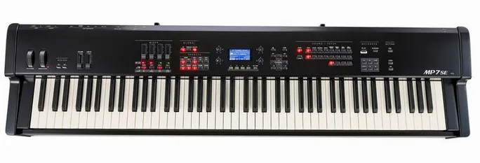 Kawai MP-7 SE, vue de trois quarts, photo 4