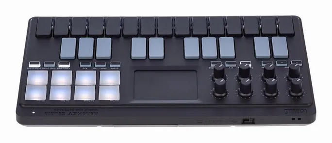 Korg nanoKEY Studio, pads et faders, photo 4