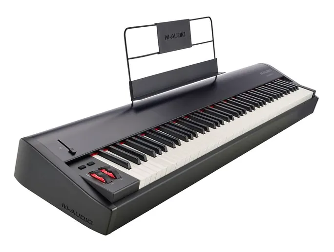 M-Audio Hammer 88, vue de trois quarts, photo 4