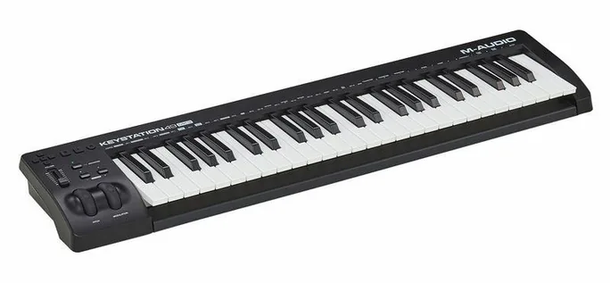 M-Audio Keystation 49 MK3, pads et faders, photo 2