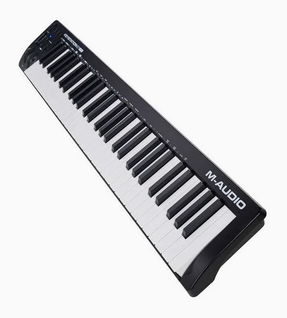 M-Audio Keystation 61 MK3, vue de trois quarts, photo 3