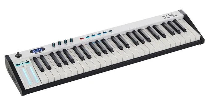 Midiplus X-4 III, pads et faders, photo 2