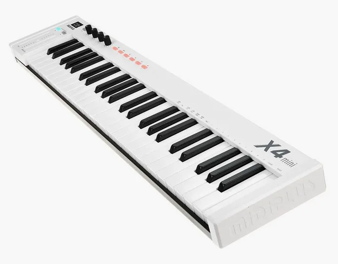 Midiplus X4 mini, vue de trois quarts, photo 3