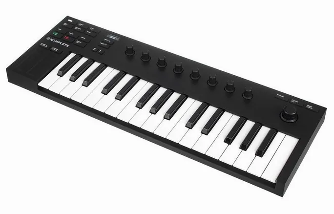 Native Instruments Komplete Kontrol M32, pads et faders, photo 2