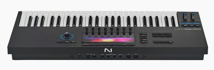 Native Instruments Kontrol S49 MK3 Komplete 26, vue de trois quarts, photo 3