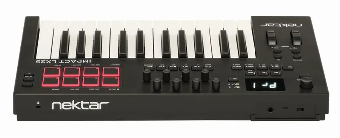 Nektar Impact LX25 mk3, vue de trois quarts, photo 4