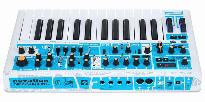 Novation Bass Station II Swifty Edition, molettes, photo 4