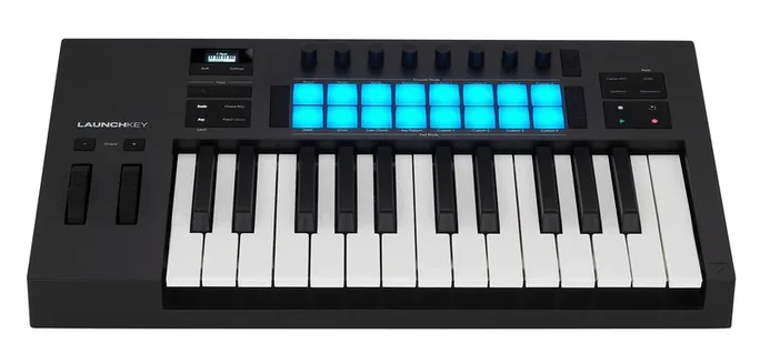 Novation Launchkey 25 MK4, vue de profil, photo 2