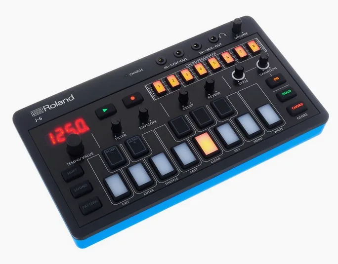 Roland AIRA Compact J-6 Chord Synth, potentiomètres, photo 3
