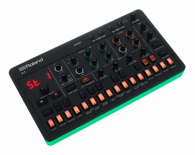 Roland AIRA Compact S-1 Tweak Synth, vue de trois quarts, photo 3