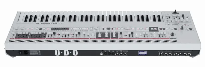 UDO Audio Super 8 White, potentiomètres, photo 4