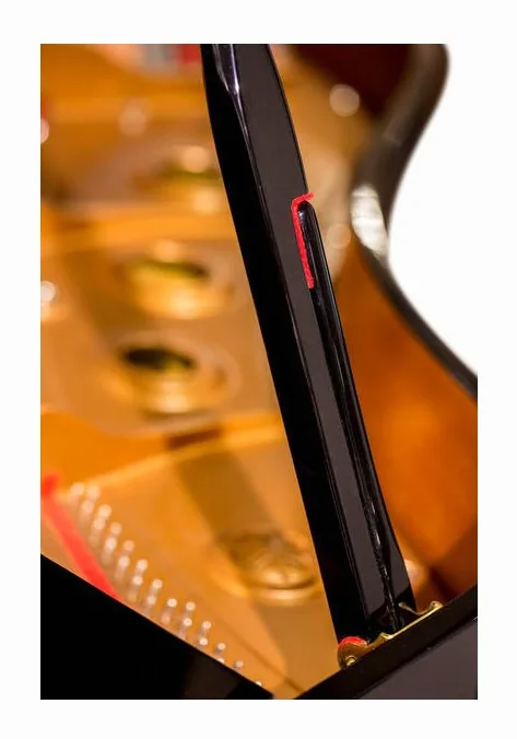 Yamaha GB1 K Black Polished, vue de trois quarts, photo 3