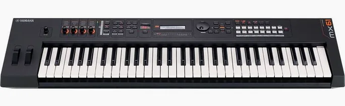 Yamaha MX61 V2 Black, vue de trois quarts, photo 2
