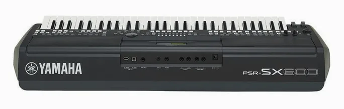 Yamaha PSR-SX600, vue de face, photo 4