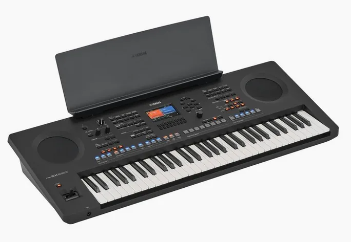 Yamaha PSR-SX620, vue de face, photo 3