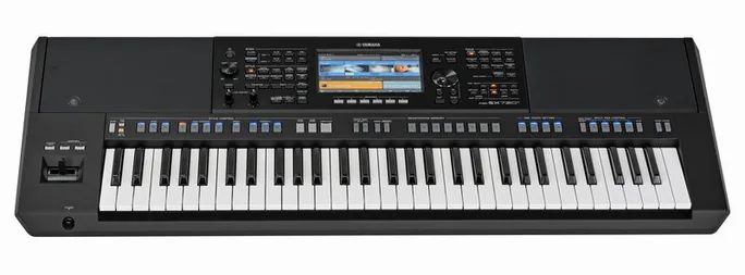 Yamaha PSR-SX720+, vue de trois quarts, photo 2